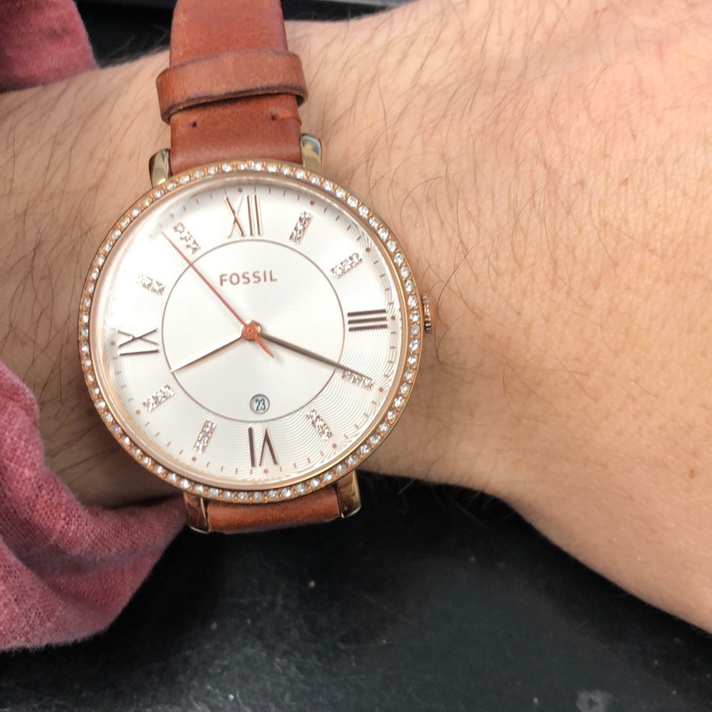 Fossil pink cystal bezel and inside.best watch